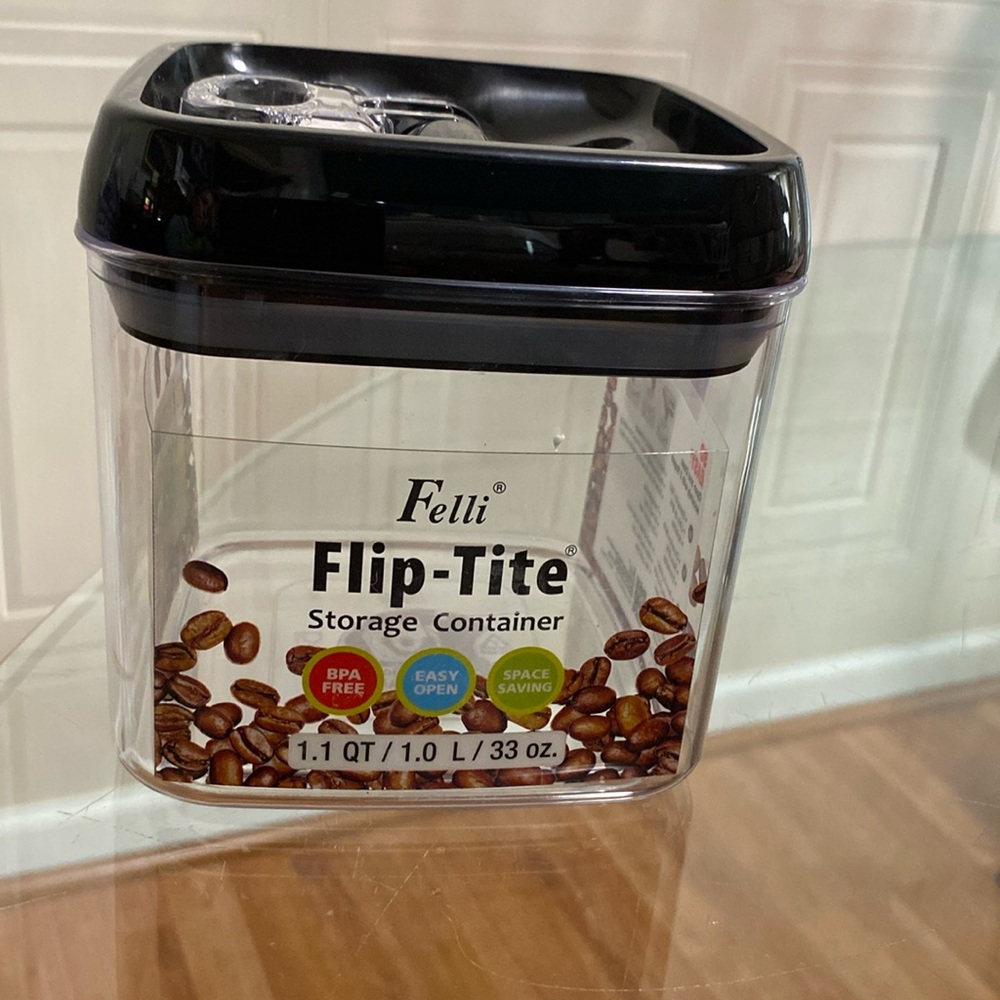 - Brand New felli Plip-Tite Storage Container 1.1 Qt/1.0L/33Oz.